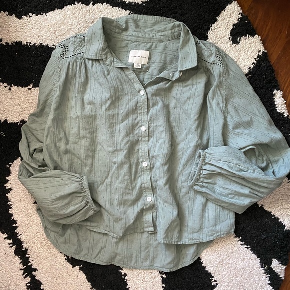 AE Balloon Sleeve Button Up Shirt Large - Picture 2 of 5